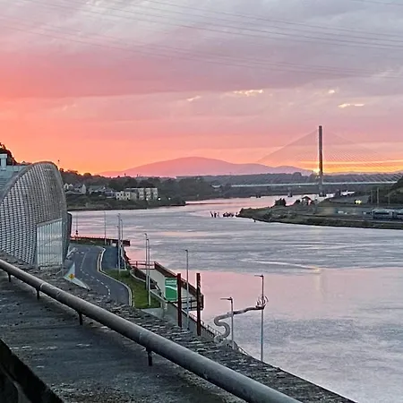 Apartment City Centre Rooftop Alongside River Suir *