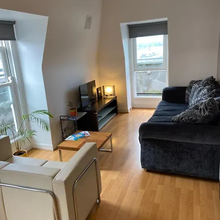 City Centre Rooftop Alongside River Suir Apartment *